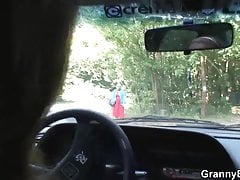 Old granny getting nailed in the car