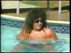 Huge Boobs play at the pool